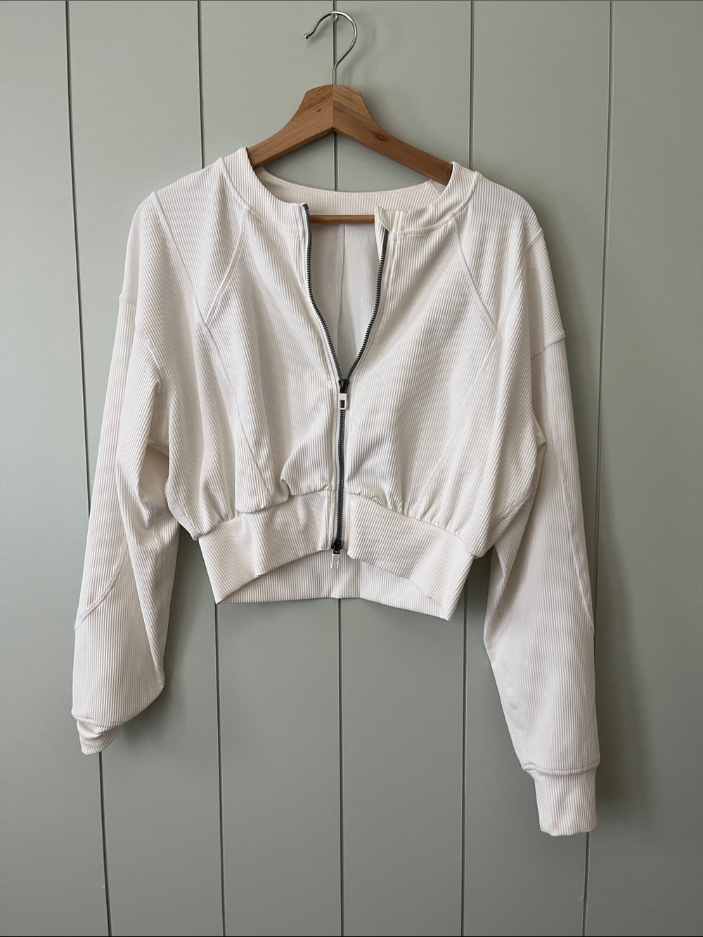 Cropped White Ribbed Zip-Front Workout Jacket